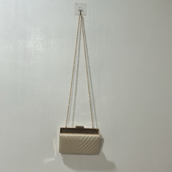 NEIMAN MARCUS WOMEN SNAP CLUTCH CROSSBODY GOLD CHAIN BONE - Picture 2 of 10